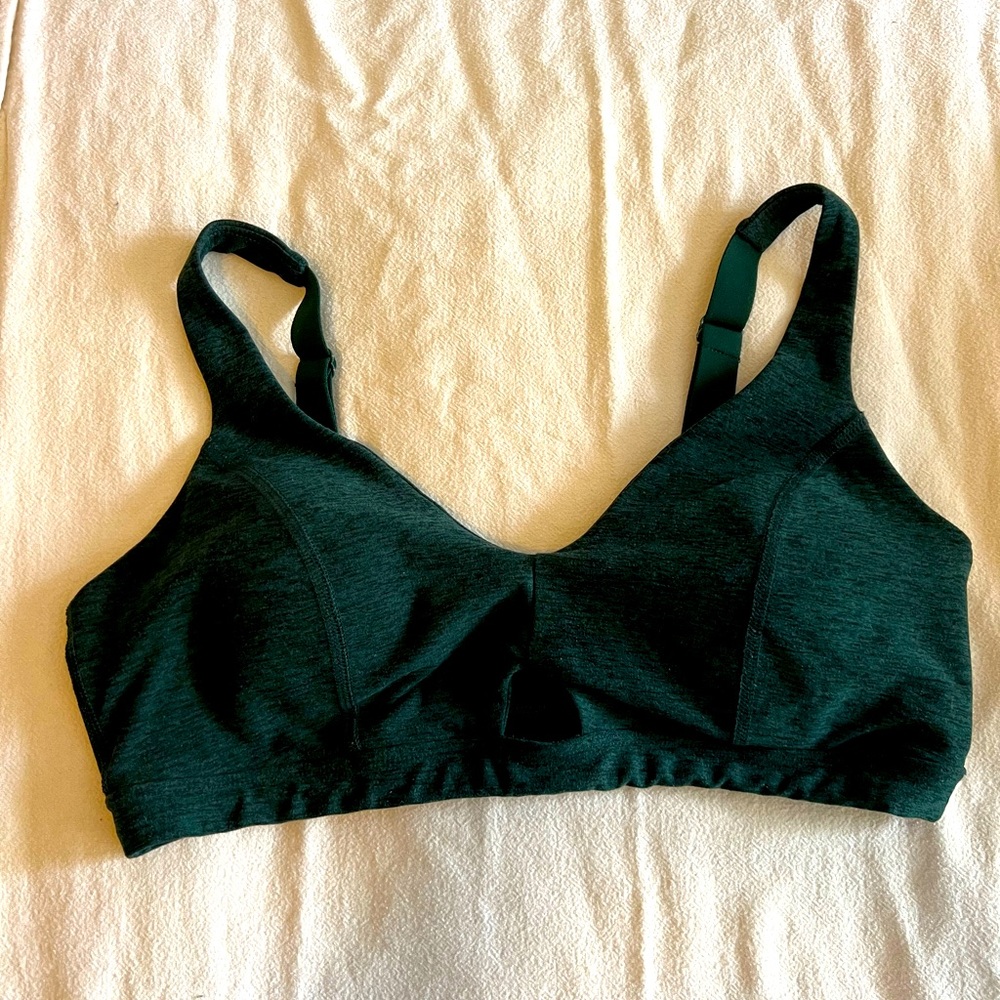 Green Beyond Yoga Spacedye cutout sports bra w adjustable straps, Size Medium